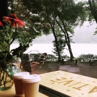 四尾連湖にもおしゃれなカフェ