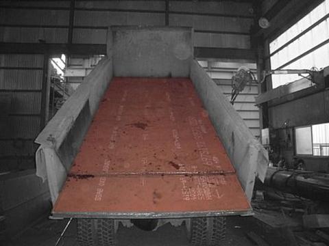 ﾀﾞﾝﾌﾟ荷台ﾗｲﾆﾝｸﾞ　ﾀﾞﾝﾌﾟ荷台鉄板張替え修理
